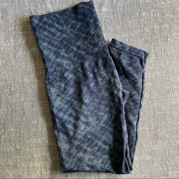 Spanx Cropped Look-At-Me-Now Seamless Leggings - Indigo Watercolor - Picture 4 of 5